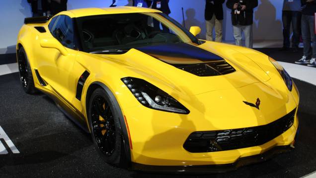 Chevrolet Corvette Z06 | <a href="https://quatrorodas.abril.com.br/noticias/saloes/detroit-2014/gm-oficializa-chevrolet-corvette-z06-2015-769655.shtml" rel="migration">Leia mais</a>