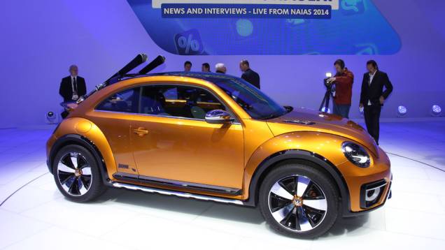 VW Beetle Dune concept | <a href="https://quatrorodas.abril.com.br/noticias/saloes/detroit-2014/vw-mostrara-beetle-dune-eua-768078.shtml" rel="migration">Leia Mais</a>