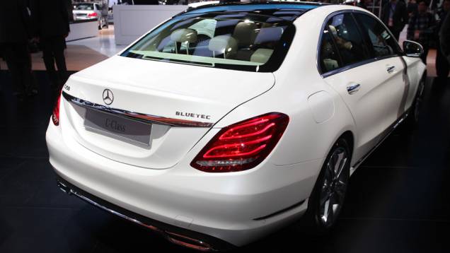 Mercedes-Benz Classe C | <a href="https://quatrorodas.abril.com.br/noticias/saloes/detroit-2014/mercedes-benz-apresenta-novo-classe-c-769335.shtml" rel="migration">Leia Mais</a>
