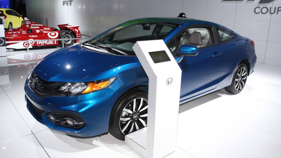 Honda Civic Coupe| <a href="https://quatrorodas.abril.com.br/noticias/saloes/detroit-2014" rel="migration">Tudo sobre o Salão de Detroit!</a>