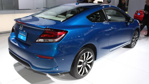 Honda Civic Coupe| <a href="https://quatrorodas.abril.com.br/noticias/saloes/detroit-2014" rel="migration">Tudo sobre o Salão de Detroit!</a>