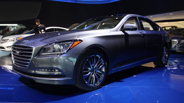 Hyundai Genesis | <a href="https://quatrorodas.abril.com.br/noticias/saloes/detroit-2014/hyundai-apresenta-renovado-genesis-761395.shtml" rel="migration">Leia Mais</a> Hyundai Genesis | <a href="https://quatrorodas.abril.com.br/noticias/saloes/detroit-2014/hyundai-apresenta-renovado-genesis-761395.shtml" rel="migration">Leia Mais</a>