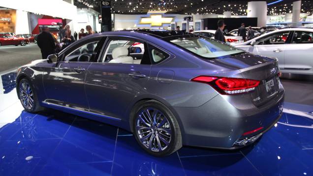 Hyundai Genesis | <a href="https://quatrorodas.abril.com.br/noticias/saloes/detroit-2014/hyundai-apresenta-renovado-genesis-761395.shtml" rel="migration">Leia Mais</a>