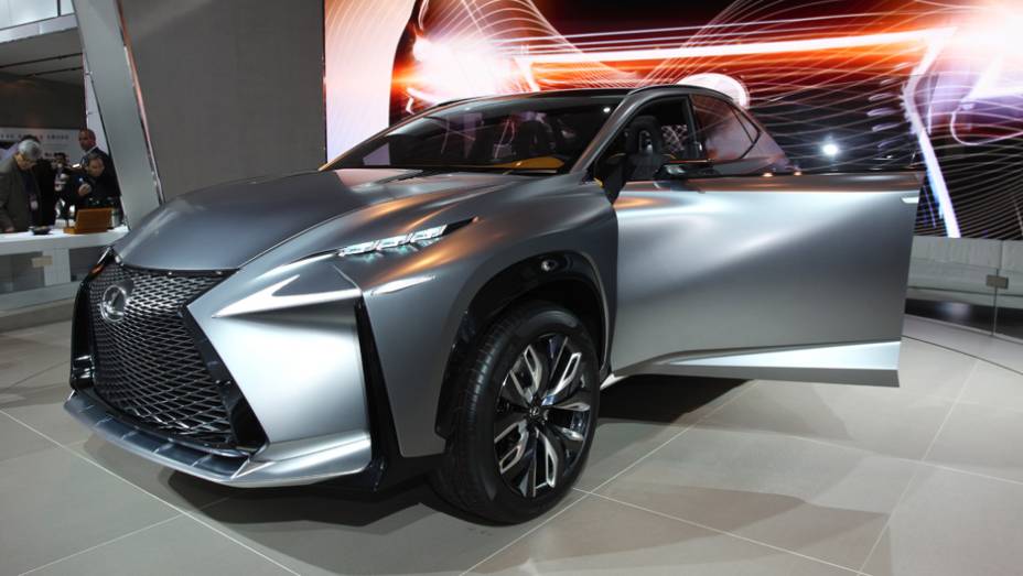 Lexus LF-NX | <a href="https://quatrorodas.abril.com.br/noticias/saloes/detroit-2014" rel="migration">Tudo sobre o Salão de Detroit!</a>