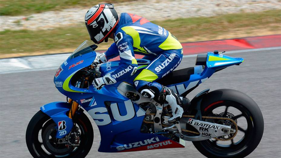 Randy de Puniet testou a Suzuki, que pode voltar à categoria em 2015 | <a href="https://quatrorodas.abril.com.br/moto/noticias/motogp-marquez-lidera-primeiro-dia-testes-sepang-772341.shtml" rel="migration">Leia mais</a>