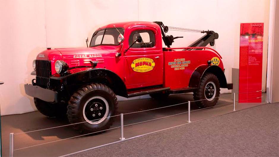 Power Wagon (1946) - Baseado num utilit&aacute;rio militar da Segunda Guerra, quase um caminh&atilde;o leve, introduziu a tra&ccedil;&atilde;o integral no segmento das picapes para uso civil