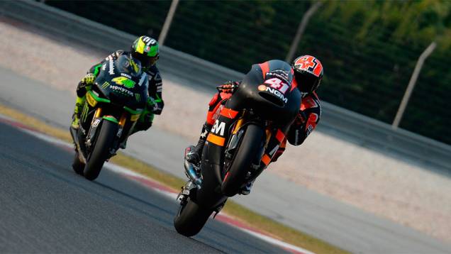 Pol Espargaró (44), irmão de Aleix (41), foi o nono | <a href="https://quatrorodas.abril.com.br/moto/noticias/motogp-marc-marquez-insuperavel-malasia-772574.shtml" rel="migration">Leia mais</a>