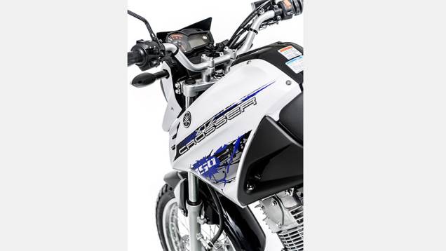 Com um design bastante arrojado e agressivo para seu porte, a Crosser 150 está disponível nas cores laranja, cinza grafite e branca | <a href="https://quatrorodas.abril.com.br/moto/noticias/yamaha-lanca-crosser-150-r-9-050-00-773044.shtml" rel="migration">Leia mais</a>