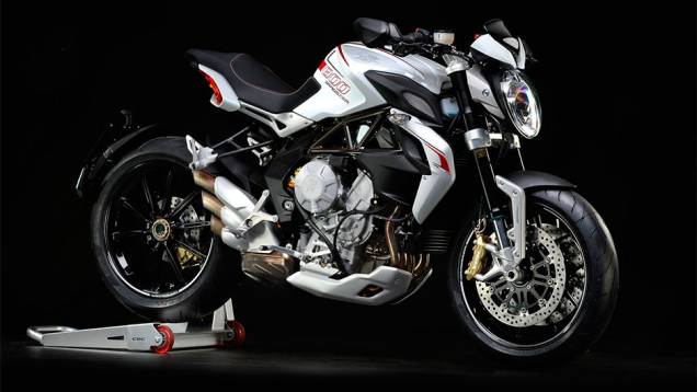 MV Agusta lança Brutale 800 Dragster | <a href="https://quatrorodas.abril.com.br/moto/noticias/mv-agusta-lanca-brutale-800-dragster-773077.shtml" rel="migration">Leia mais</a>