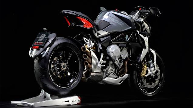 Modelo custará 13 490 euros na Itália | <a href="https://quatrorodas.abril.com.br/moto/noticias/mv-agusta-lanca-brutale-800-dragster-773077.shtml" rel="migration">Leia mais</a> Modelo custará 13 490 euros na Itália | <a href="https://quatrorodas.abril.com.br/moto/noticias/mv-agusta-lanca-brutale-800-dragster-773077.shtml" rel="migration">Leia mais</a>