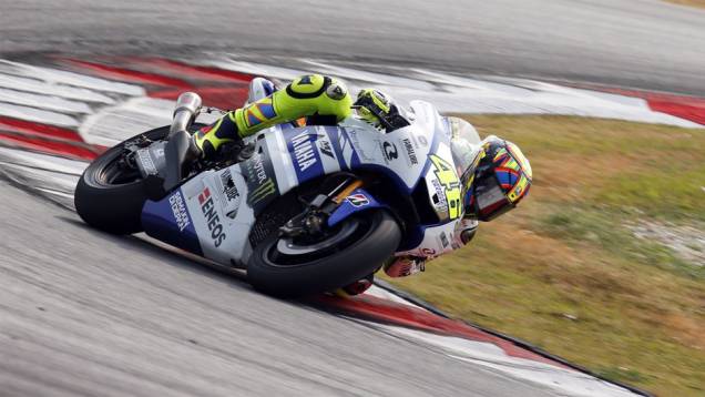 Valentino Rossi foi o primeiro, com 1:59.999... | <a href="https://quatrorodas.abril.com.br/moto/noticias/motogp-rossi-pedrosa-sao-mais-rapidos-sepang-775026.shtml" rel="migration">Leia mais</a>