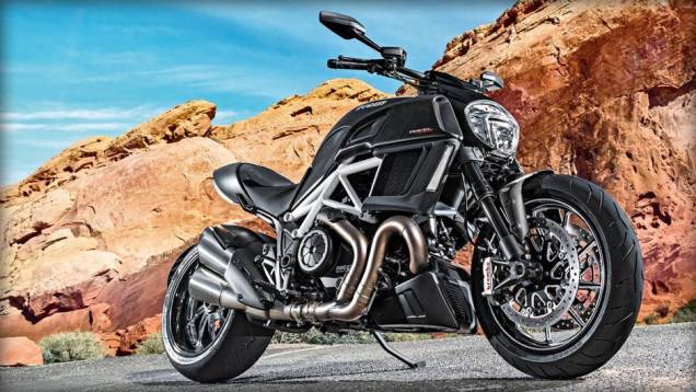 Além das novidades no design, a motocicleta italiana conta também com inovações nos equipamentos e no desempenho | <a href="https://quatrorodas.abril.com.br/moto/noticias/ducati-apresenta-diavel-reestilizada-775578.shtml" rel="migration">Leia mais</a>