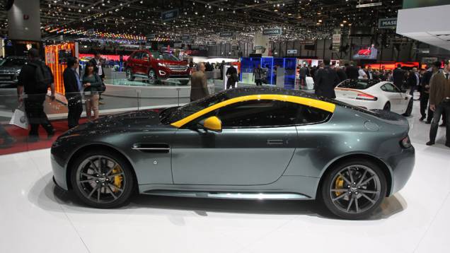 Aston Martin V8 Vantage N430 | <a href="https://quatrorodas.abril.com.br/noticias/saloes/genebra-2014/aston-martin-levara-edicoes-especiais-vantage-db9-genebra-774029.shtml" rel="migration">Leia mais</a> | <a href="https://quatrorodas.abril.com.br/galerias/saloes/genebra/20" rel="migration"></a>