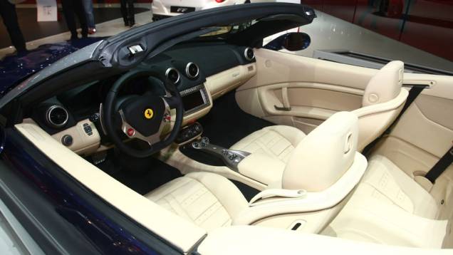 Ferrari California T | <a href="https://quatrorodas.abril.com.br/noticias/saloes/genebra-2014/ferrari-apresenta-california-t-773120.shtml" rel="migration">Leia mais</a>| <a href="https://quatrorodas.abril.com.br/galerias/saloes/genebra/2014/direto-genebra-parte-1-775644.sht" rel="migration"></a>