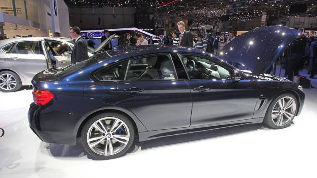 BMW Série 4 Gran Coupè | <a href="https://quatrorodas.abril.com.br/noticias/saloes/genebra-2014/imagens-oficiais-bmw-serie-4-gran-coupe-sao-reveladas-772176.shtml" rel="migration">Leia mais</a>| <a href="https://quatrorodas.abril.com.br/galerias/saloes/genebra/2014/direto-g" rel="migration"></a>