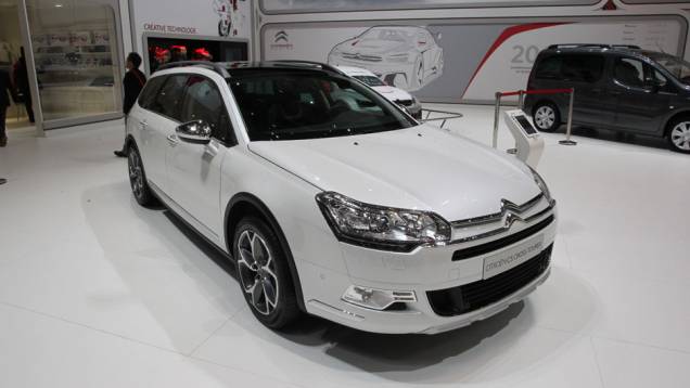 Citroën C5 Cross Tourer | <a href="https://quatrorodas.abril.com.br/noticias/saloes/genebra-2014/citroen-apresenta-c5-crosstourer-773771.shtml" rel="migration">Leia mais</a>| <a href="https://quatrorodas.abril.com.br/galerias/saloes/genebra/2014/direto-genebra-parte-1-77564" rel="migration"></a>