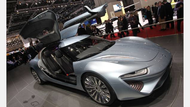 NanoFlowcell Quant | <a href="https://quatrorodas.abril.com.br/noticias/saloes/genebra-2014/nanoflowcell-ag-mostra-teaser-quant-e-sportlimousine-771835.shtml" rel="migration">Leia mais</a>| <a href="https://quatrorodas.abril.com.br/galerias/saloes/genebra/2014/direto-genebr" rel="migration"></a>