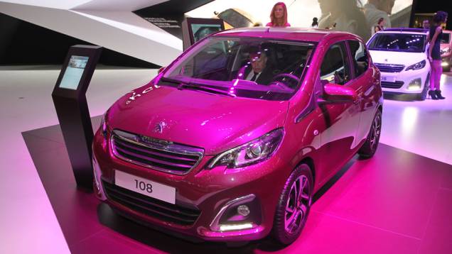 Peugeot 108 | <a href="https://quatrorodas.abril.com.br/noticias/saloes/genebra-2014/imagem-vazada-peugeot-revela-novo-108-773514.shtml" rel="migration">Leia mais</a>| <a href="https://quatrorodas.abril.com.br/galerias/saloes/genebra/2014/direto-genebra-parte-1-775644.shtml" rel="migration"></a>