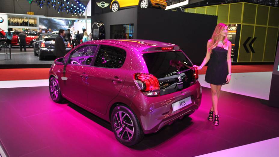 Peugeot 108 | <a href="https://quatrorodas.abril.com.br/noticias/saloes/genebra-2014/imagem-vazada-peugeot-revela-novo-108-773514.shtml" rel="migration">Leia mais</a>| <a href="https://quatrorodas.abril.com.br/galerias/saloes/genebra/2014/direto-genebra-parte-1-775644.shtml" rel="migration"></a>