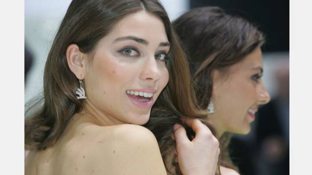Veja as belas Garotas do <a href="https://quatrorodas.abril.com.br/noticias/saloes/genebra-2014/" rel="migration">Salão de Genebra 2014</a> Veja as belas Garotas do <a href="https://quatrorodas.abril.com.br/noticias/saloes/genebra-2014/" rel="migration">Salão de Genebra 2014</a>