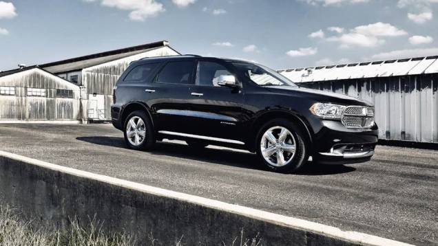 O motor 3.6 V6 Pentastar entrega 286 cv, acoplado a um câmbio automático de cinco marchas | <a href="https://quatrorodas.abril.com.br/carros/lancamentos//dodge-durango-736268.shtml" rel="migration">Leia mais</a>