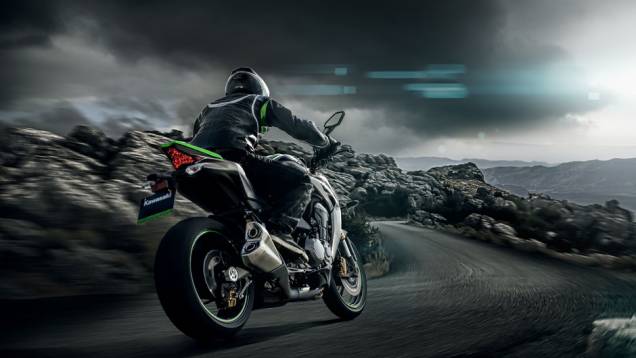 A capacidade do seu tanque de combustível foi aumentada de 15 para 17 litros | <a href="https://quatrorodas.abril.com.br/moto/noticias/kawasaki-lanca-z1000-2015-brasil-778522.shtml" rel="migration">Leia mais</a> A capacidade do seu tanque de combustível foi aumentada de 15 para 17 litros | <a href="https://quatrorodas.abril.com.br/moto/noticias/kawasaki-lanca-z1000-2015-brasil-778522.shtml" rel="migration">Leia mais</a>