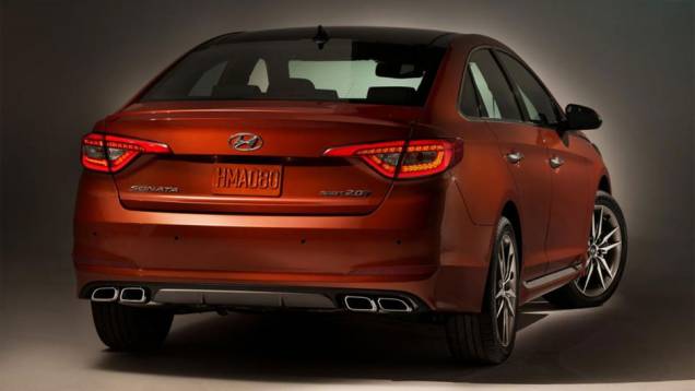 Modelo começará a ser vendido em junho nos EUA| <a href="https://quatrorodas.abril.com.br/noticias/saloes/new-york-2014/hyundai-revela-sonata-2015-nova-york-779988.shtml" rel="migration">Leia mais</a>