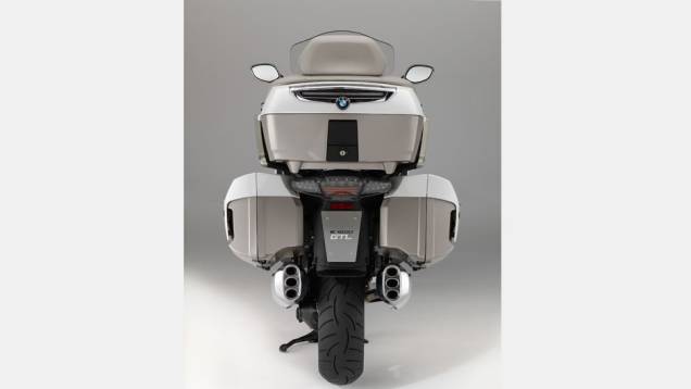 A K 1600 GTL Exclusive conta ainda com alta tecnologia, incluindo freios ABS | <a href="https://quatrorodas.abril.com.br/moto/noticias/bmw-apresenta-nova-k-1600-gtl-exclusive-781765.shtml" rel="migration">Leia mais</a>