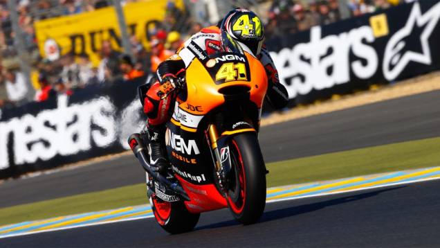 Aleix Espargaró ficou com o oitavo tempo | <a href="https://quatrorodas.abril.com.br/moto/noticias/motogp-marquez-pole-le-mans-783126.shtml" rel="migration">Leia mais</a>