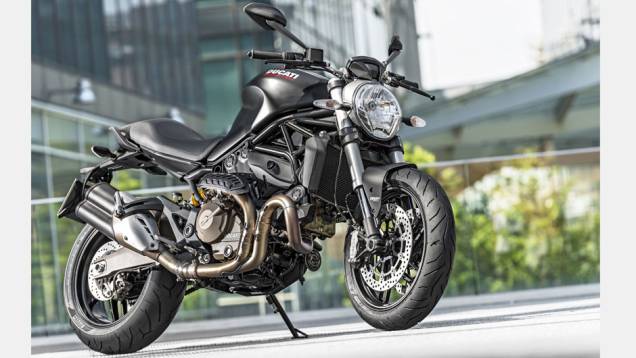 A Monster 821 2014 vem muito completa no quesito eletrônica | <a href="https://quatrorodas.abril.com.br/moto/noticias/ducati-revela-monster-821-2014-784507.shtml" rel="migration">Leia mais</a>