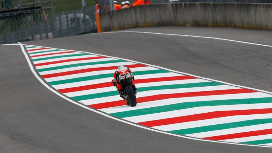 O alemão Stefan Bradl ficou com o sétimo melhor tempo | <a href="https://quatrorodas.abril.com.br/moto/noticias/motogp-marquez-lidera-treinos-mugello-784616.shtml" rel="migration">Leia mais</a>