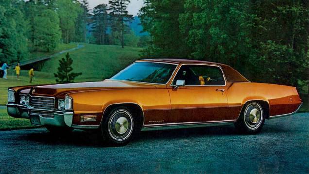 Com 8.2 litros e 400 cv, o V8 de bloco grande da Cadillac para 1970 alcançou marca até hoje não batida, a de maior V8 já produzido, um superlativo que tanto combina com Cadillac. Durou até 1976 Com 8.2 litros e 400 cv, o V8 de bloco grande da Cadillac para 1970 alcançou marca até hoje não batida, a de maior V8 já produzido, um superlativo que tanto combina com Cadillac. Durou até 1976