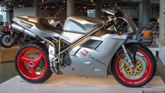 A Ducati 916 Senna foi lançada em 1994 em homenagem ao piloto brasileiro, e foi objeto de desejo de muitos