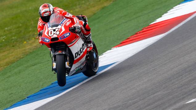 Andrea Dovizioso aparece em sétimo no grid de largada | <a href="https://quatrorodas.abril.com.br/moto/noticias/motogp-aleix-espargaro-garante-pole-holanda-787487.shtml" rel="migration">Leia mais</a>