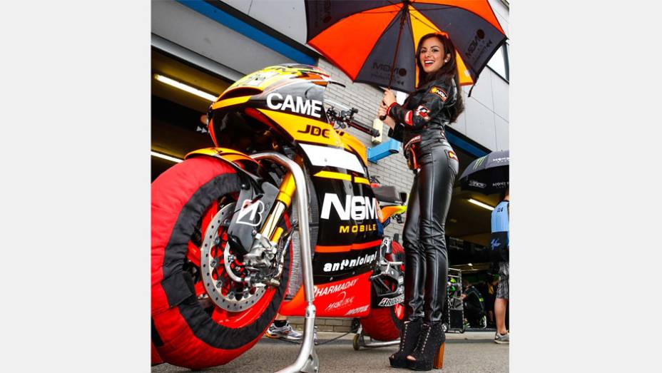 Veja as belas Garotas da MotoGP, etapa da Holanda | <a href="https://quatrorodas.abril.com.br/moto/galerias/competicoes/motogp-2014-assen-787516.shtml" rel="migration">Leia mais</a>