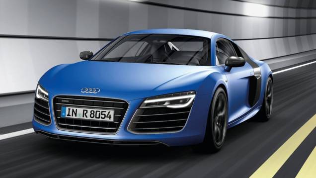 Audi R8: apesar de ser praticamente um veterano, o superesportivo não perdeu seu poder de sedução; a combinação dos 550 cv do motor V10 com o ronco intimidador arrebatam fãs