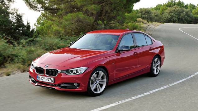 BMW Série 3: campeão de vendas há anos, ele é titular absoluto no time da Baviera; por aqui, o sedã seguiu os passos do atacante Lukas Podolski e até incorporou hábitos brasileiros, como a tecnologia flex BMW Série 3: campeão de vendas há anos, ele é titular absoluto no time da Baviera; por aqui, o sedã seguiu os passos do atacante Lukas Podolski e até incorporou hábitos brasileiros, como a tecnologia flex
