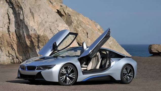 BMW i8: o primeiro superesportivo híbrido da marca tem dois motores e 362 cv; a exemplo dos jovens talentos do time tetracampeão, promete explodir em um futuro próximo BMW i8: o primeiro superesportivo híbrido da marca tem dois motores e 362 cv; a exemplo dos jovens talentos do time tetracampeão, promete explodir em um futuro próximo