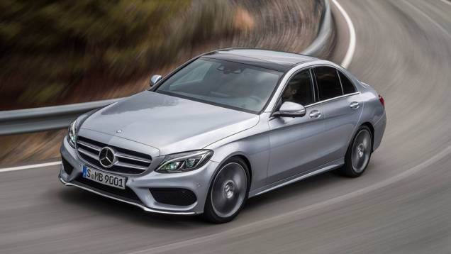 Mercedes-Benz Classe C: assim como o atacante Miroslav Klose, o sedã é o goleador da marca; até hoje um dos modelos mais cobiçados em vários países, ele será feito no Brasil até 2016 Mercedes-Benz Classe C: assim como o atacante Miroslav Klose, o sedã é o goleador da marca; até hoje um dos modelos mais cobiçados em vários países, ele será feito no Brasil até 2016
