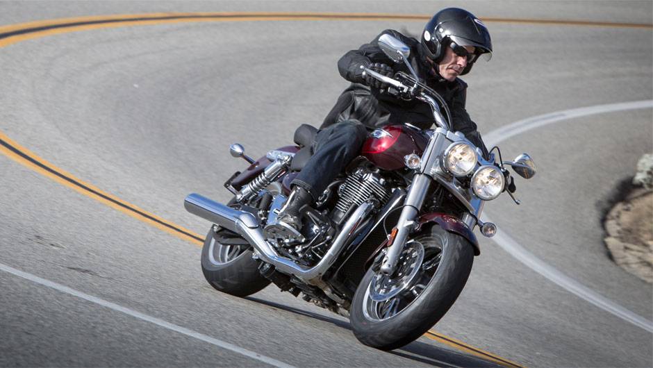 Apesar dos 348 kg, a Triumph Thunderbird Commander conta com incr&iacute;veis flexibilidade, versatilidade e conforto, com respostas r&aacute;pidas e &aacute;geis | <a href="https://quatrorodas.abril.com.br/moto/noticias/triumph-lanca-thunderbird-commander-brasil-791427.shtml" rel="migration"></a>