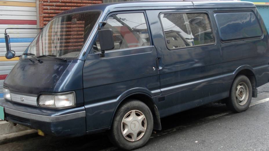 "Aquela Besta me deu uma fechada!". Um motorista cretino? Não, a van da Kia mesmo... "Aquela Besta me deu uma fechada!". Um motorista cretino? Não, a van da Kia mesmo...