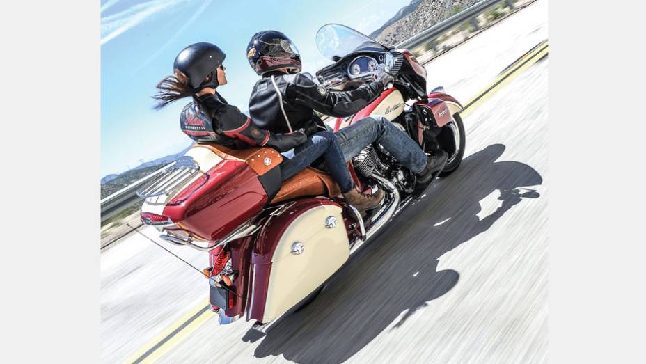 O modelo pesa 421 quilos (em ordem de marcha), com ABS de série | <a href="https://quatrorodas.abril.com.br/moto/noticias/indian-apresenta-roadmaster-2015-eua-793017.shtml" rel="migration">Leia mais</a>