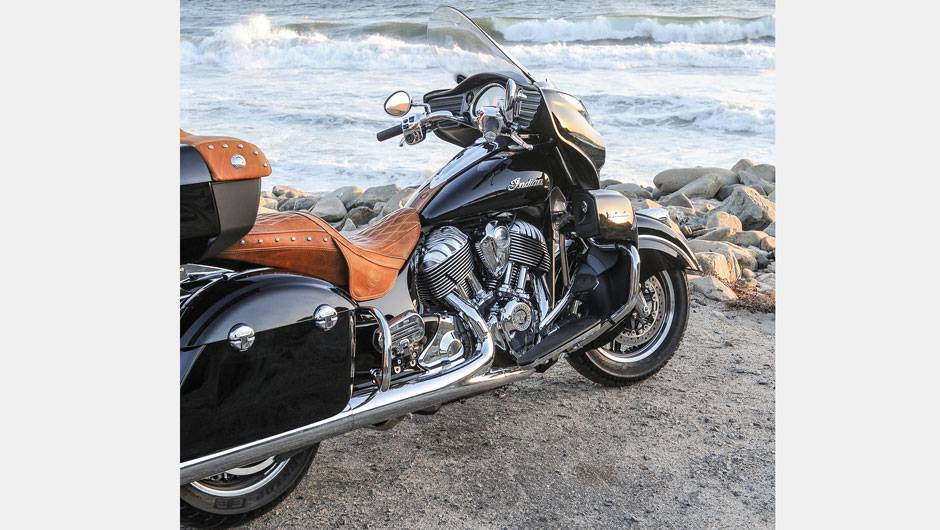 Motor V-Twin de 1.811 cc entrega 14,16 mkgf de torque a 2.600 rpm e 73 cavalos de pot&ecirc;ncia | <a href="https://quatrorodas.abril.com.br/moto/noticias/indian-apresenta-roadmaster-2015-eua-793017.shtml" rel="migration">Leia mais</a>
