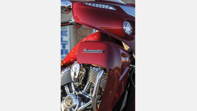 Indian Roadmaster 2015 pode levar um total de 140 kg de bagagem | <a href="https://quatrorodas.abril.com.br/moto/noticias/indian-apresenta-roadmaster-2015-eua-793017.shtml" rel="migration">Leia mais</a> Indian Roadmaster 2015 pode levar um total de 140 kg de bagagem | <a href="https://quatrorodas.abril.com.br/moto/noticias/indian-apresenta-roadmaster-2015-eua-793017.shtml" rel="migration">Leia mais</a>