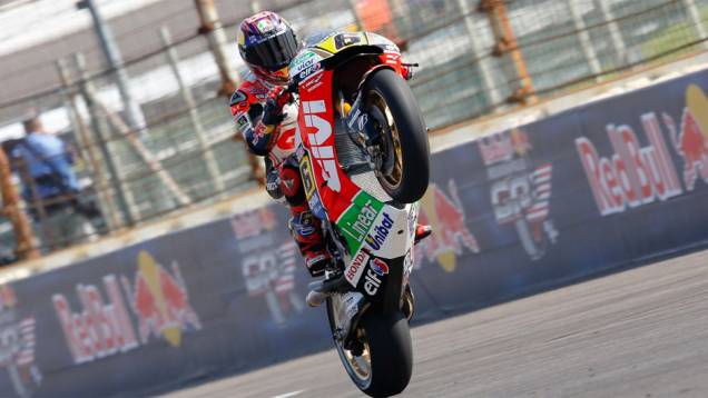 Stefan Bradl completa a lista dos dez melhores | <a href="https://quatrorodas.abril.com.br/moto/noticias/motogp-marquez-conquista-pole-indianapolis-795041.shtml" rel="migration">Leia mais</a> Stefan Bradl completa a lista dos dez melhores | <a href="https://quatrorodas.abril.com.br/moto/noticias/motogp-marquez-conquista-pole-indianapolis-795041.shtml" rel="migration">Leia mais</a>