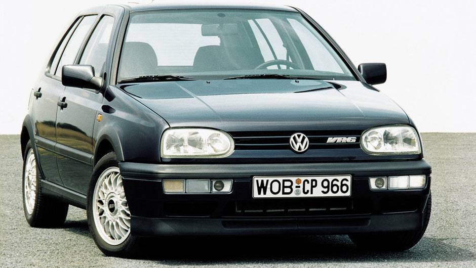 Lan&ccedil;ada em agosto de 1991, a terceira gera&ccedil;&atilde;o do Golf foi a primeira a desembarcar no Brasil em 1994; acima, o veloz 2.8 VR6, com 174 cv | <a href="https://quatrorodas.abril.com.br/carros/lancamentos/volkswagen-golf-vii-749855.shtml" rel="migration">Mais sobre o novo Golf</a>