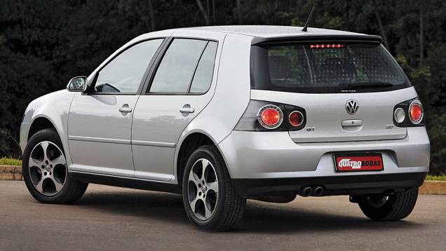 Ele foi lançado em 2007 e ainda deve permanecer em linha por mais alguns meses, mesmo com a chegada da sétima geração | <a href="https://quatrorodas.abril.com.br/carros/lancamentos/volkswagen-golf-vii-749855.shtml" rel="migration">Mais sobre o novo Golf no Brasil</a> |