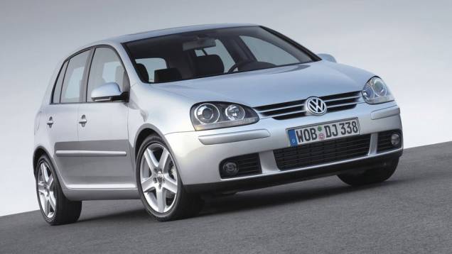 A quinta geração chegou às ruas europeias no fim de 2003, e nunca veio para cá | <a href="https://quatrorodas.abril.com.br/carros/lancamentos/volkswagen-golf-vii-749855.shtml" rel="migration">Mais sobre o novo Golf no Brasil</a> |