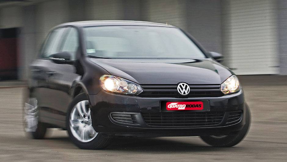 A sexta gera&ccedil;&atilde;o estreou em 2008 com design mais aerodin&acirc;mico | <a href="https://quatrorodas.abril.com.br/carros/lancamentos/volkswagen-golf-vii-749855.shtml" rel="migration">Mais sobre o novo Golf no Brasil</a> |