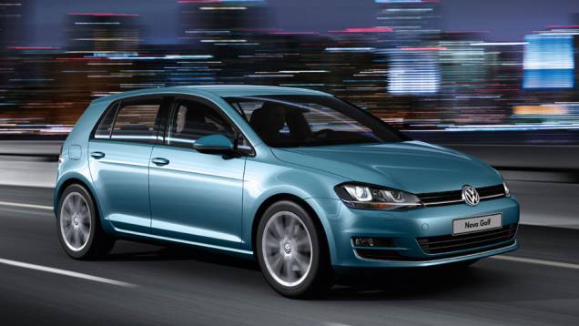 Apresentado ao mundo no Salão de Paris de 2012, a sétima geração do Golf será vendida no Brasil | <a href="https://quatrorodas.abril.com.br/carros/lancamentos/volkswagen-golf-vii-749855.shtml" rel="migration">Mais sobre o novo Golf no Brasil</a>